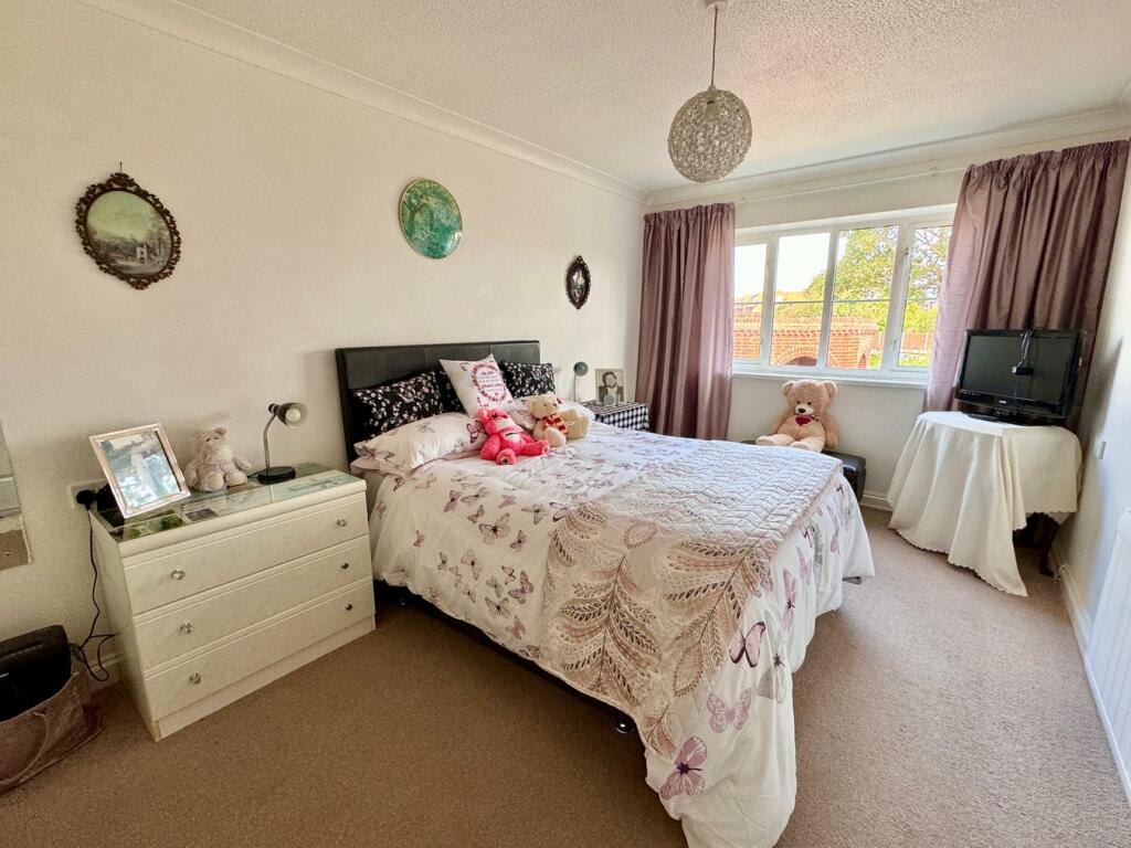 Additional image 6 of Louise Close, Walton on the Naze, CO14