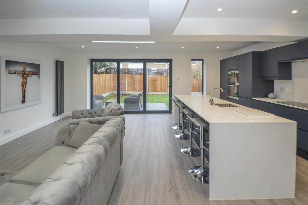 Additional image 5 of Robin Close, Billericay