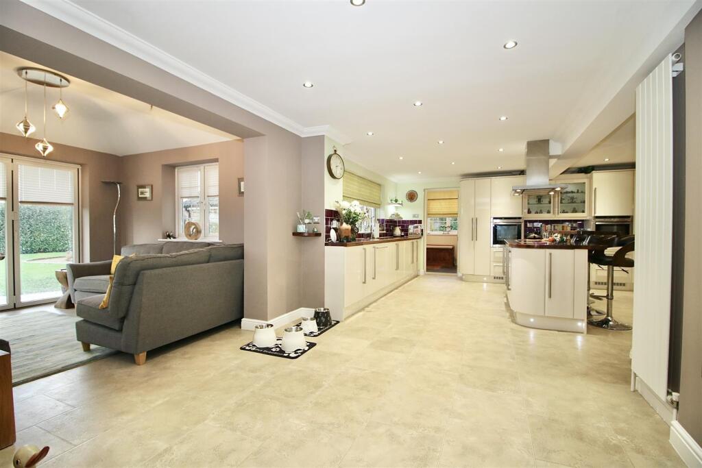 Additional image 9 of Park Lane, Ramsden Heath, Billericay