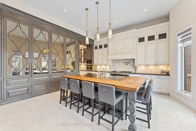 Additional image 10 of 51 Classic Dr