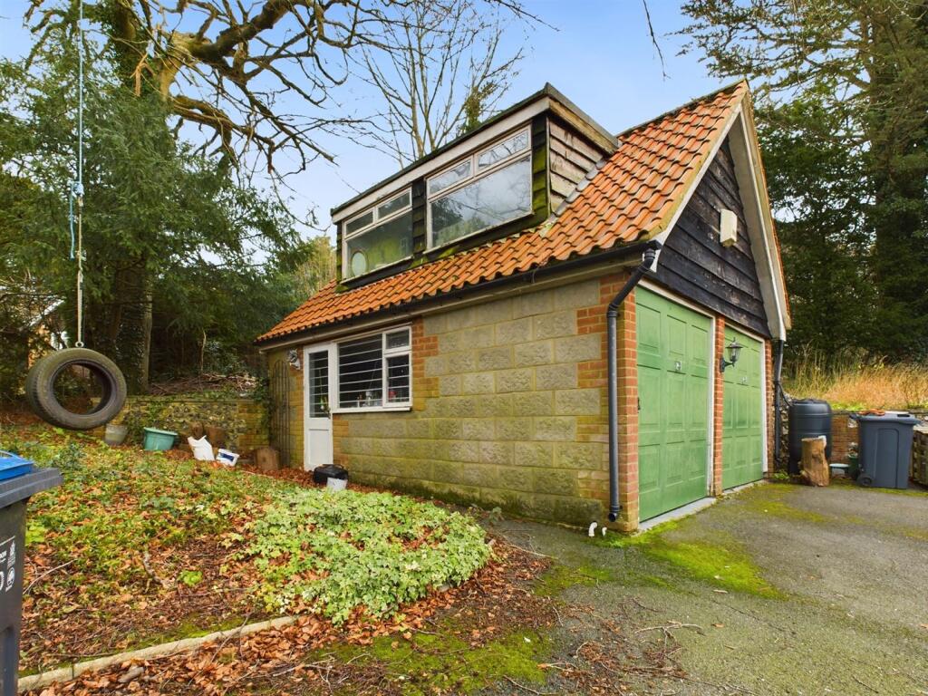 Additional image 10 of Coulsdon Road, Coulsdon