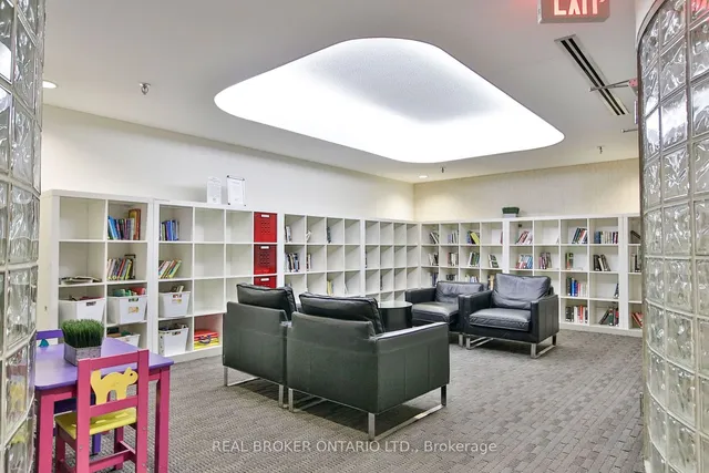 Additional image 39 of 725 King St Unit 213