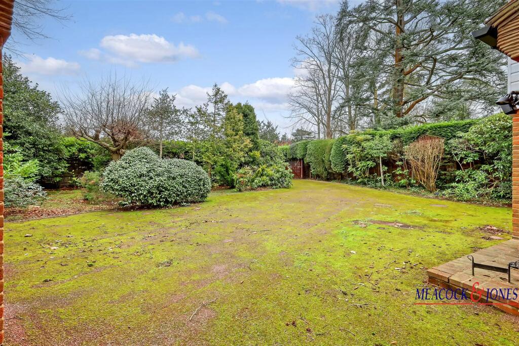 Additional image 8 of Roundwood Avenue, Hutton Mount, Brentwood