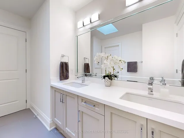 Additional image 25 of 696 Glengrove Ave