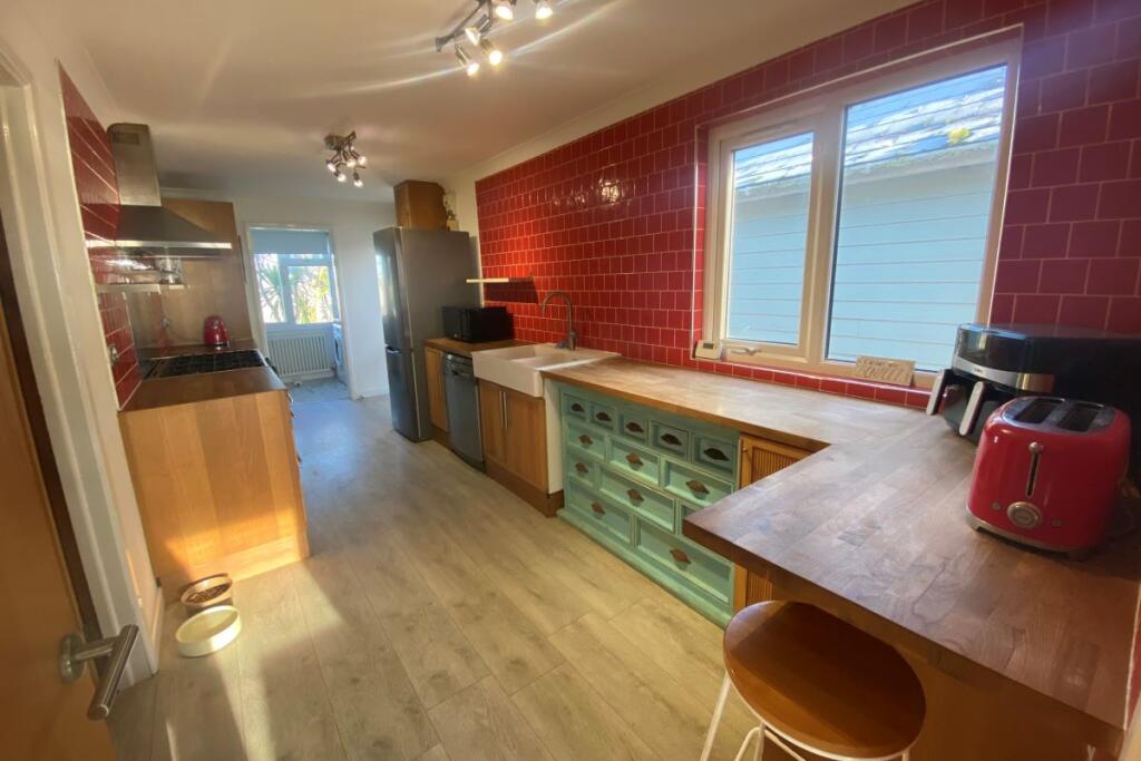 Additional image 5 of 37 Eastern Promenade, Point Clear Bay, Clacton-on-Sea, Essex, CO16 8LG