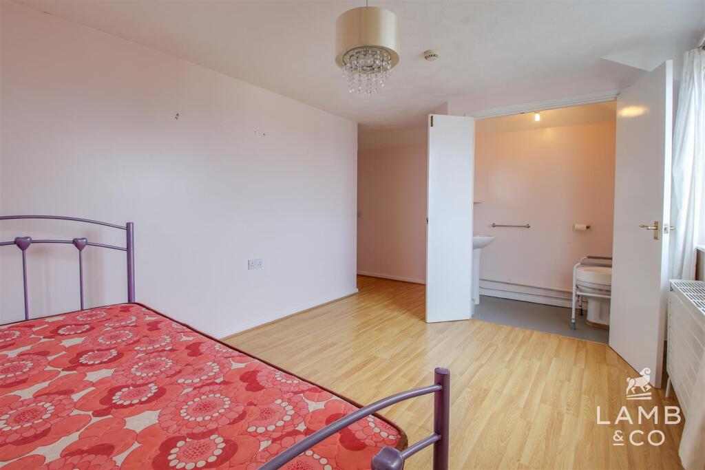 Additional image 27 of Cliff Parade, Walton On The Naze