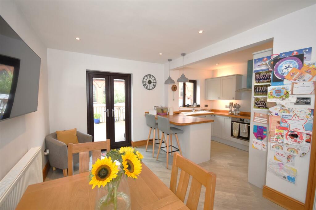 Additional image 7 of Neston Road, Willaston, Neston