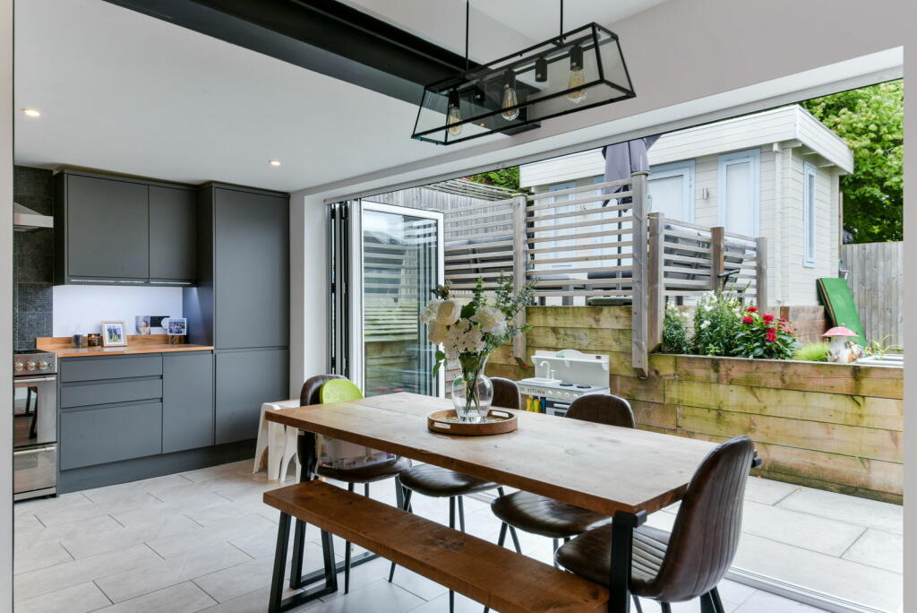 Additional image 7 of Woodstock Road, Coulsdon, CR5 3HS