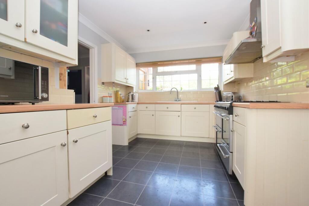 Additional image 8 of Gilmour Rise, Billericay, CM12