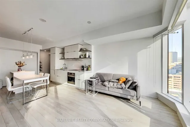 197 Yonge St Unit 1514