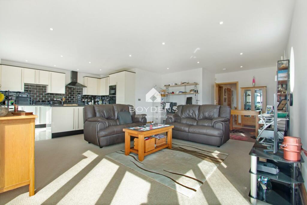 Additional image 6 of Cliff Way. Frinton on Sea