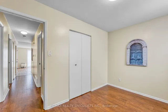 Additional image 33 of 198 Folkstone Cres