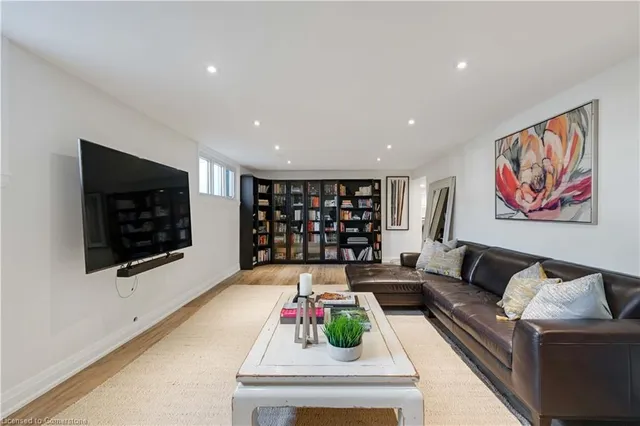 Additional image 27 of 4 Courtsfield Cres