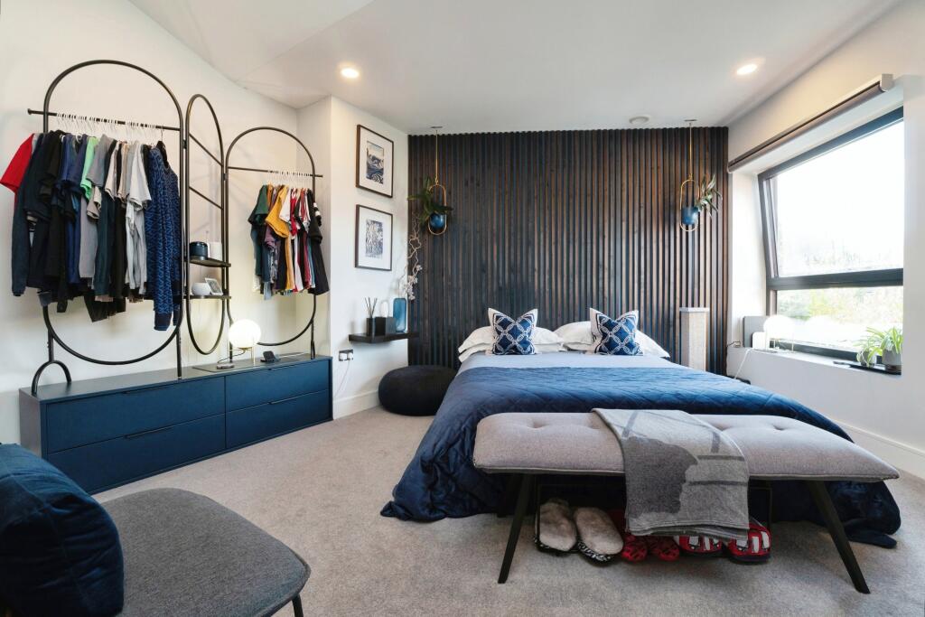 Additional image 8 of Edward Road, Coulsdon, CR5