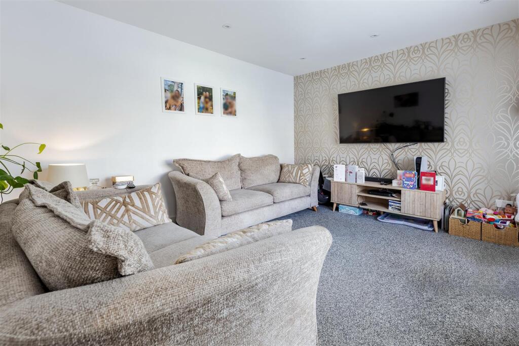 Additional image 7 of Centre Drive, Epping