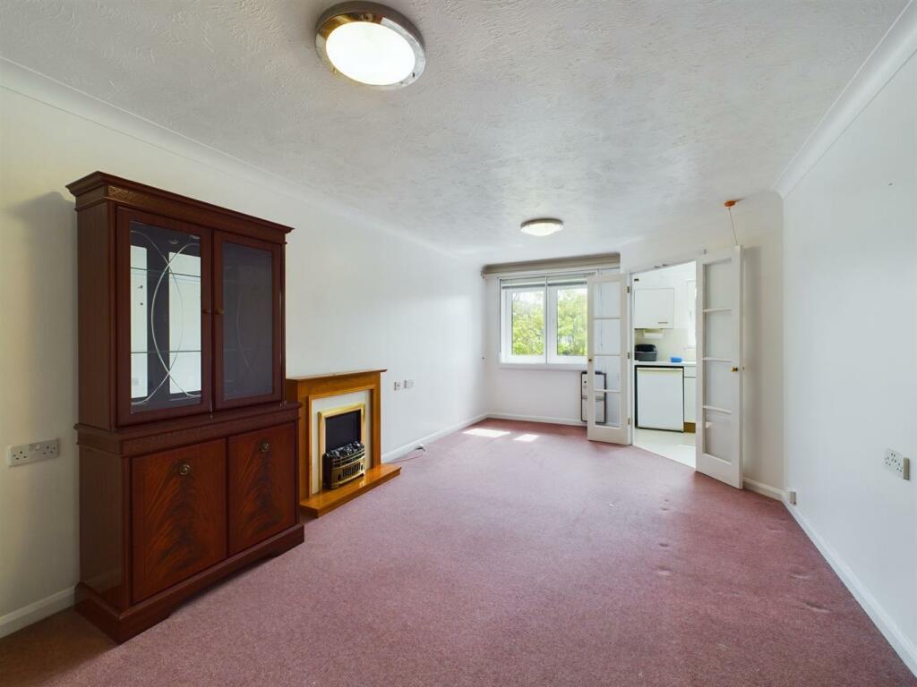 Additional image 11 of Brighton Road, Coulsdon