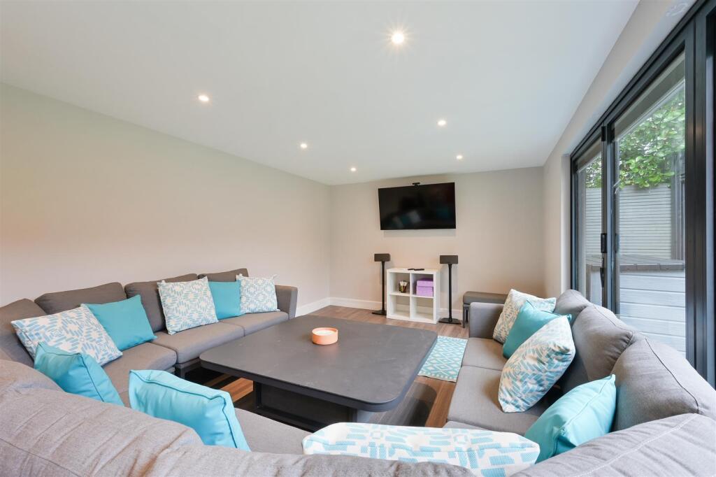 Additional image 38 of High Oaks Close, Coulsdon