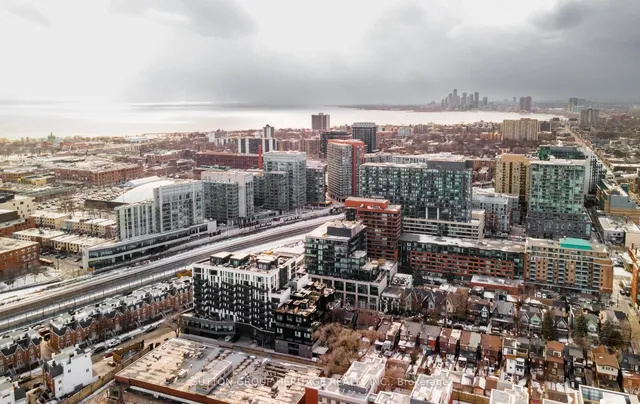 Additional image 29 of 8 Dovercourt Rd Unit 902