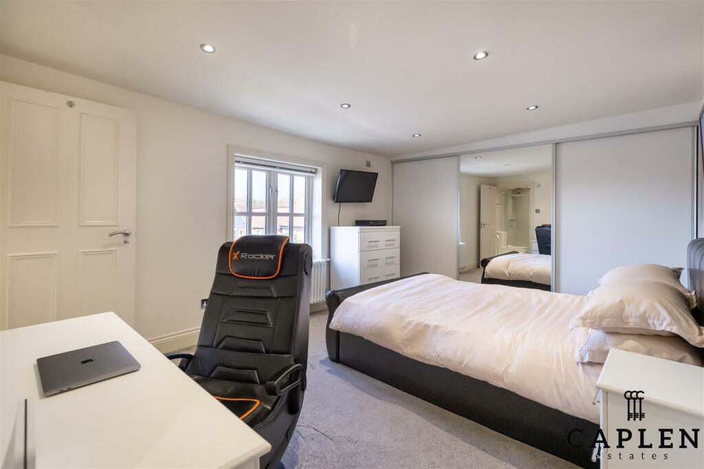 Additional image 33 of Fiddlers Hamlet