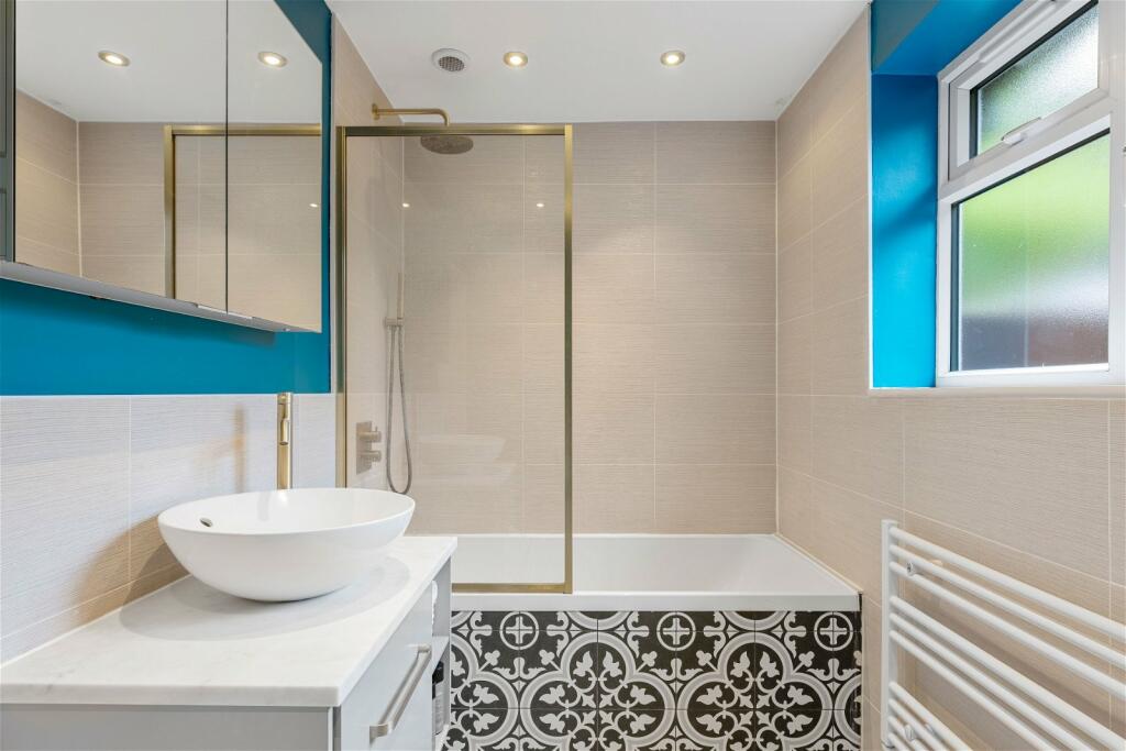 Additional image 16 of Caterham Drive, Coulsdon, CR5 1JQ