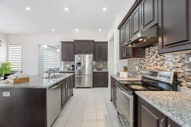 Additional image 10 of 42 Balloon Cres