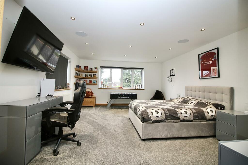 Additional image 19 of Noak Hill Road, Billericay