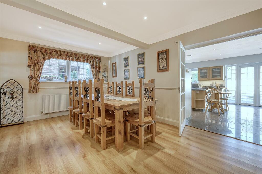 Additional image 10 of Hamlet Hill, Roydon: Spacious Detached Bungalow with Pool