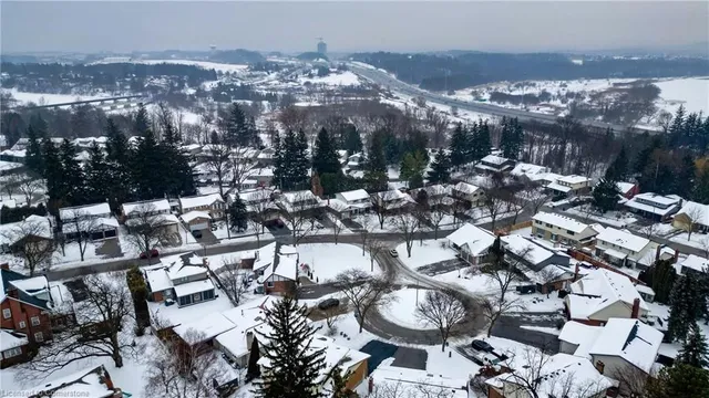 Additional image 40 of 16 Woodview Cres