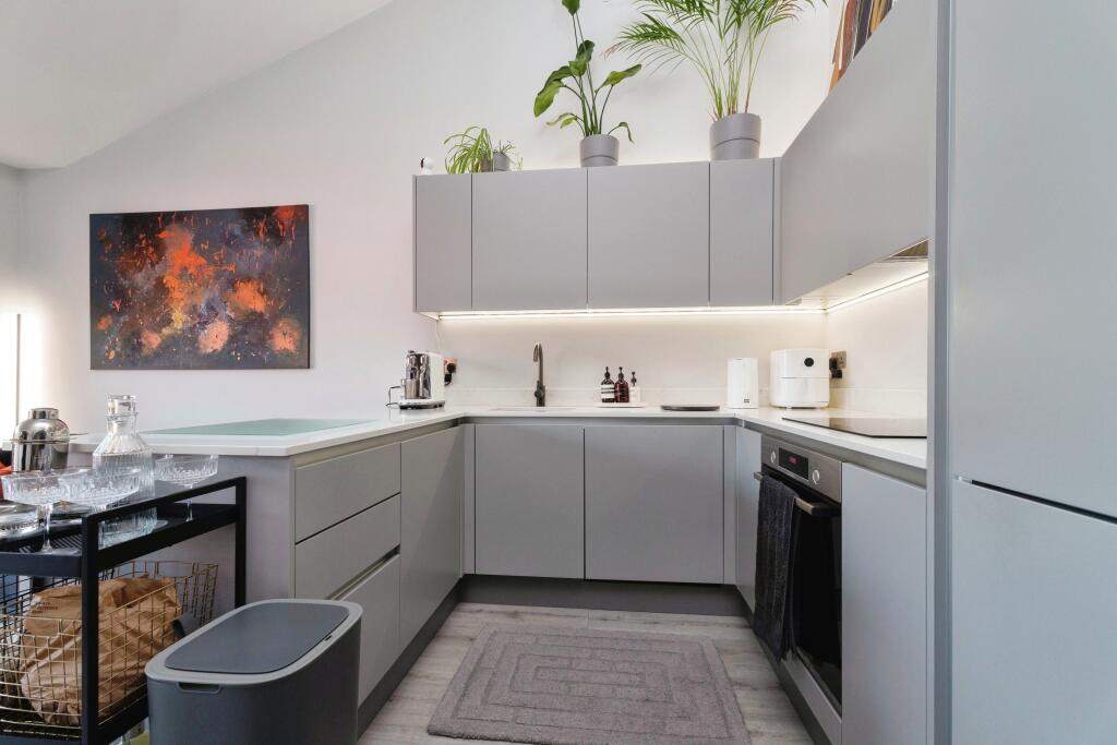 Additional image 14 of Edward Road, Coulsdon, CR5