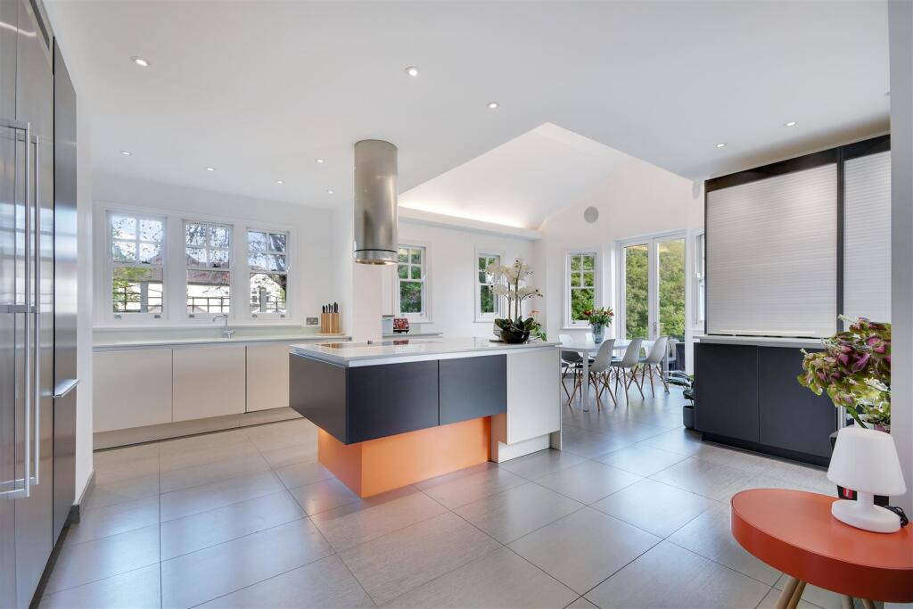 Additional image 7 of Hillwood Grove, Hutton Mount, Brentwood