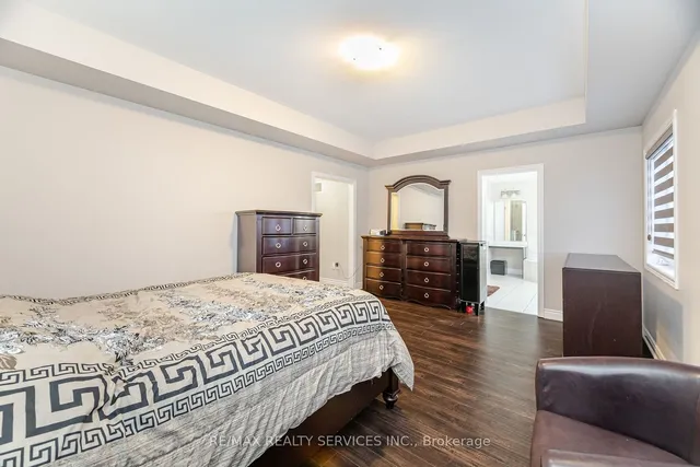 Additional image 31 of 24 Padbury Tr