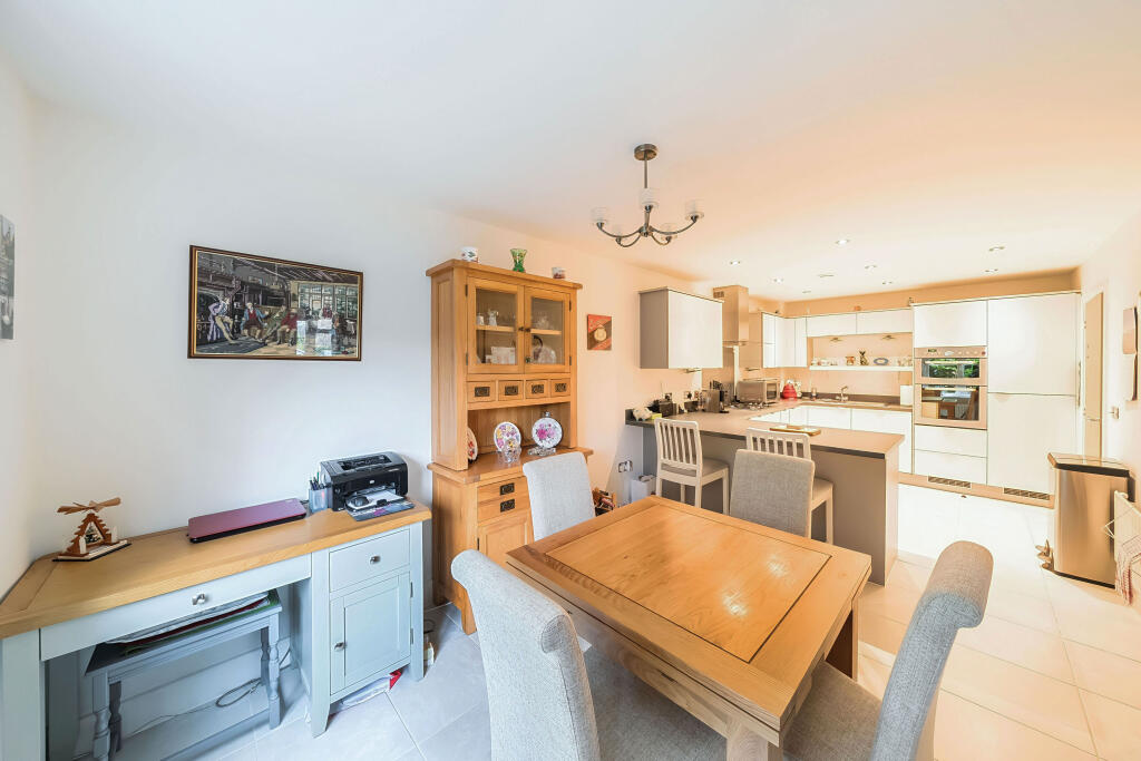 Additional image 4 of White Hill Close, Caterham, CR3