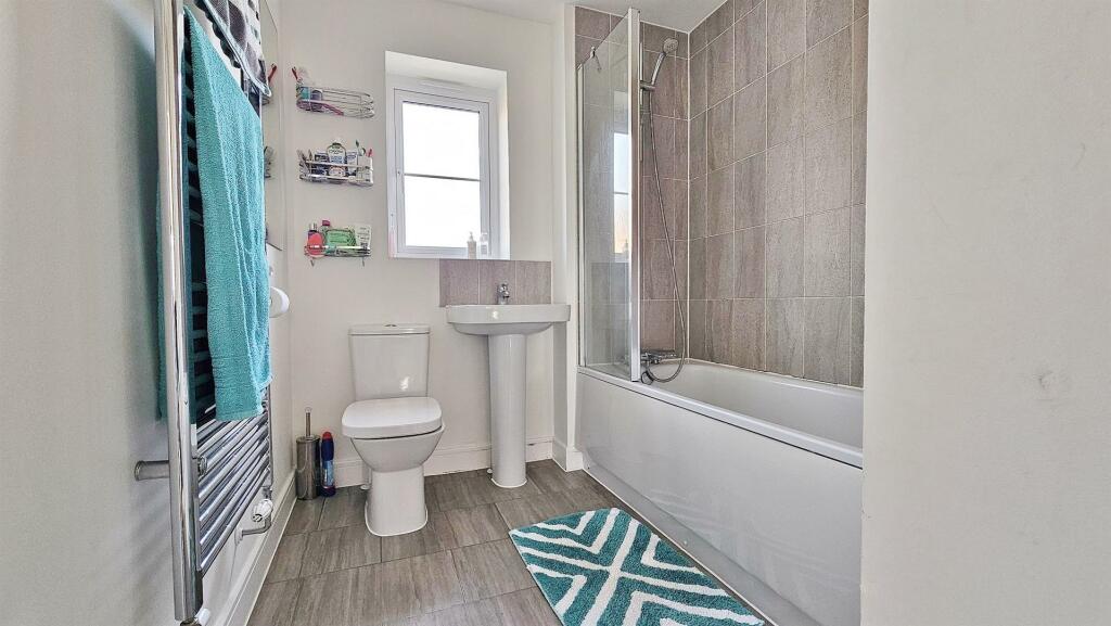 Additional image 23 of Skippers Way, Walton On The Naze