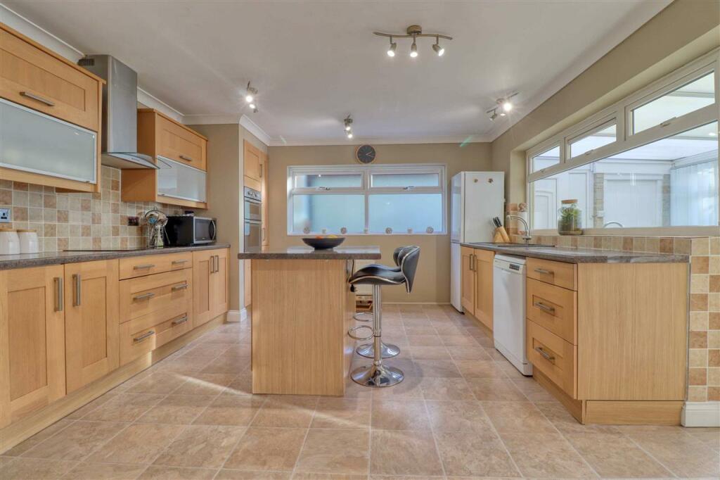 Additional image 21 of Queensway, Holland on Sea