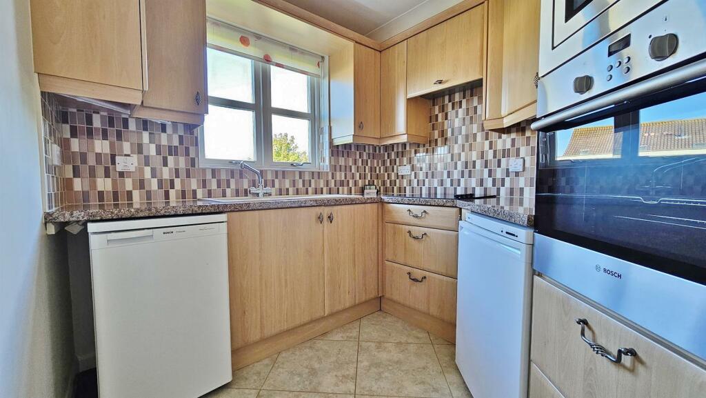 Additional image 7 of Connaught Avenue, Frinton-On-Sea