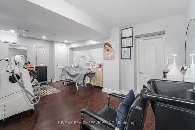Additional image 38 of 4 Runnymede Cres