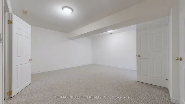 Additional image 31 of 520 Falconridge Cres