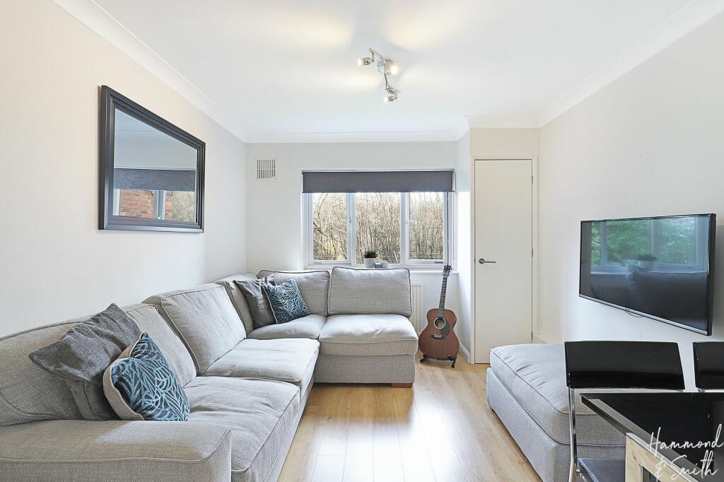 Additional image 11 of Station Approach, Theydon Bois, CM16