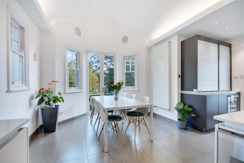 Additional image 9 of Hillwood Grove, Hutton Mount, Brentwood