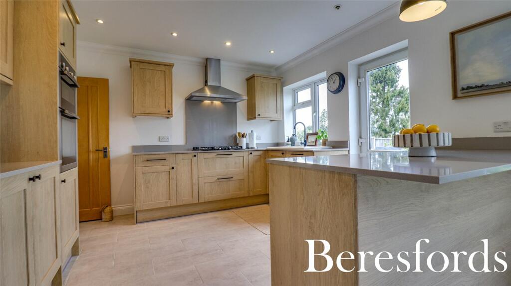 Additional image 15 of Coxtie Green Road, Pilgrims Hatch, CM14