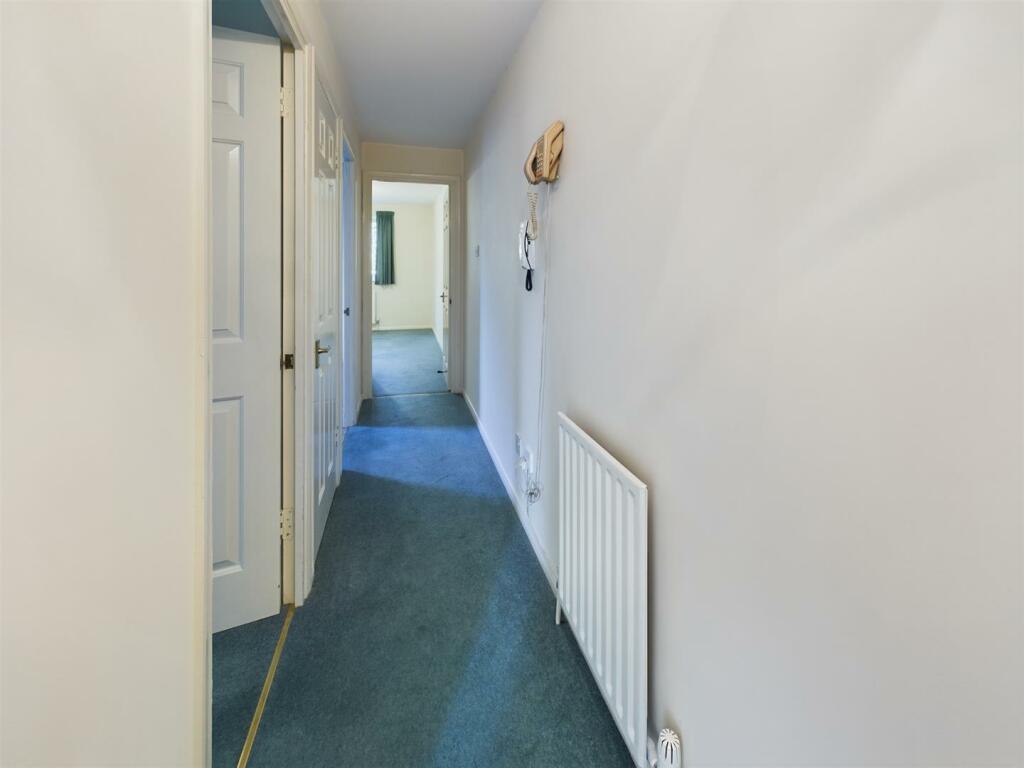 Additional image 6 of 32 Brighton Road, Coulsdon