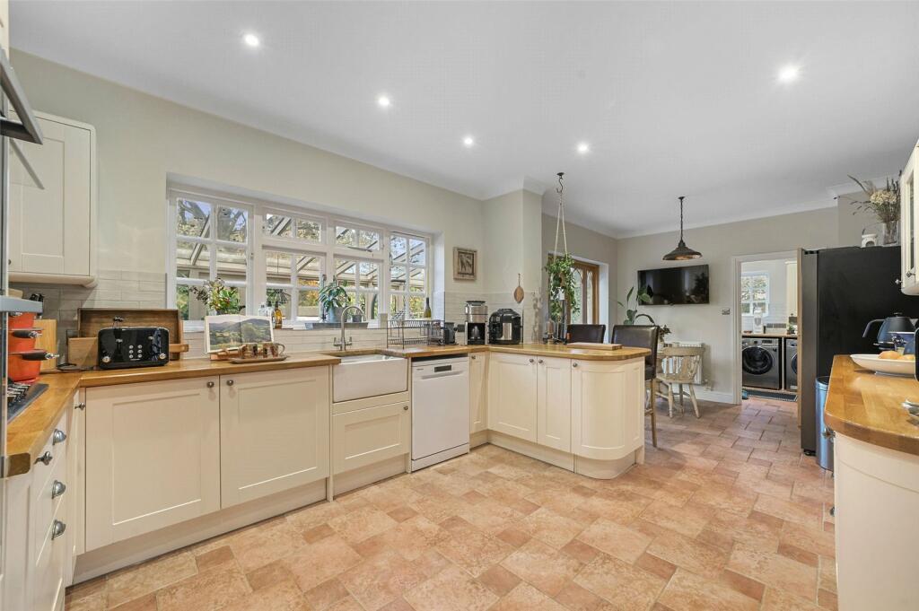 Additional image 6 of Les Bois, High Road, Layer-de-la-Haye, Colchester, CO2