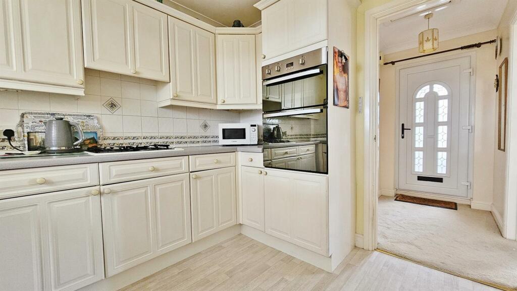 Additional image 11 of Louise Close, Walton On The Naze