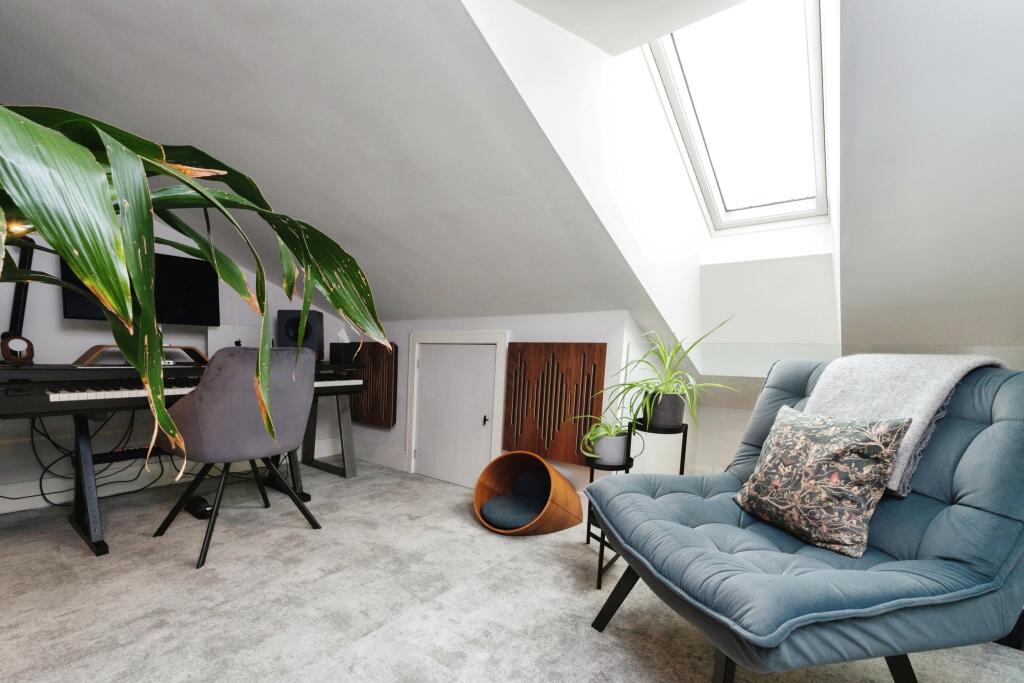 Additional image 15 of Edward Road, Coulsdon, CR5