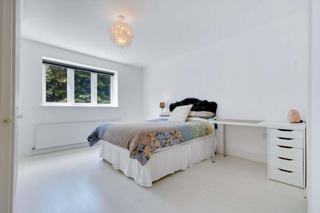 Additional image 20 of The Avenue, Brentwood, CM13