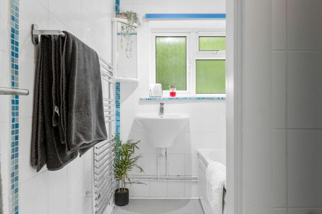 Additional image 12 of 6 Lime Grove, Warlingham, Surrey, CR6 9DB