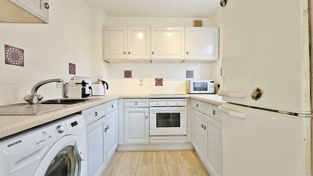 Additional image 10 of Louise Close, Walton On The Naze