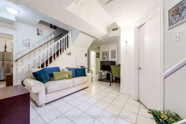 Additional image 30 of 70 Longsword Dr