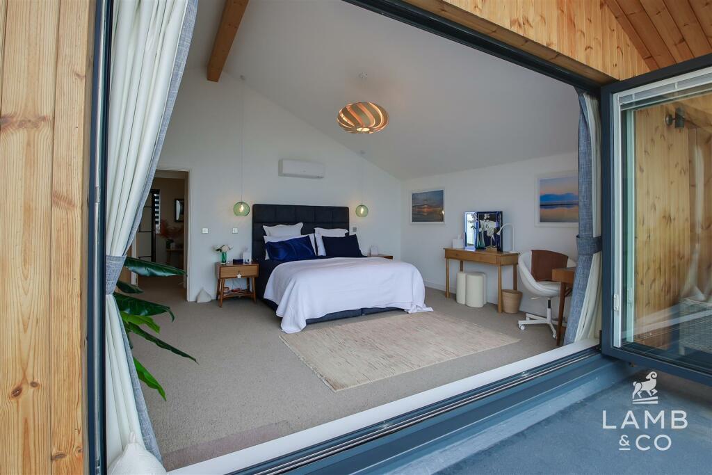 Additional image 26 of Eastern Promenade, Point Clear Bay