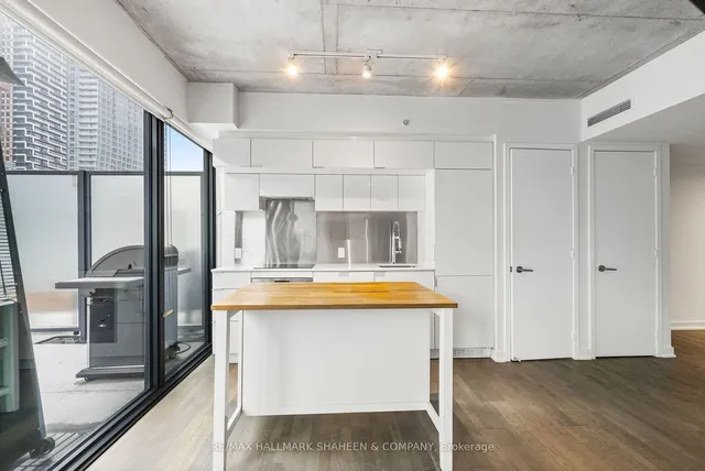 Additional image 8 of 185 Roehampton Ave Unit 702